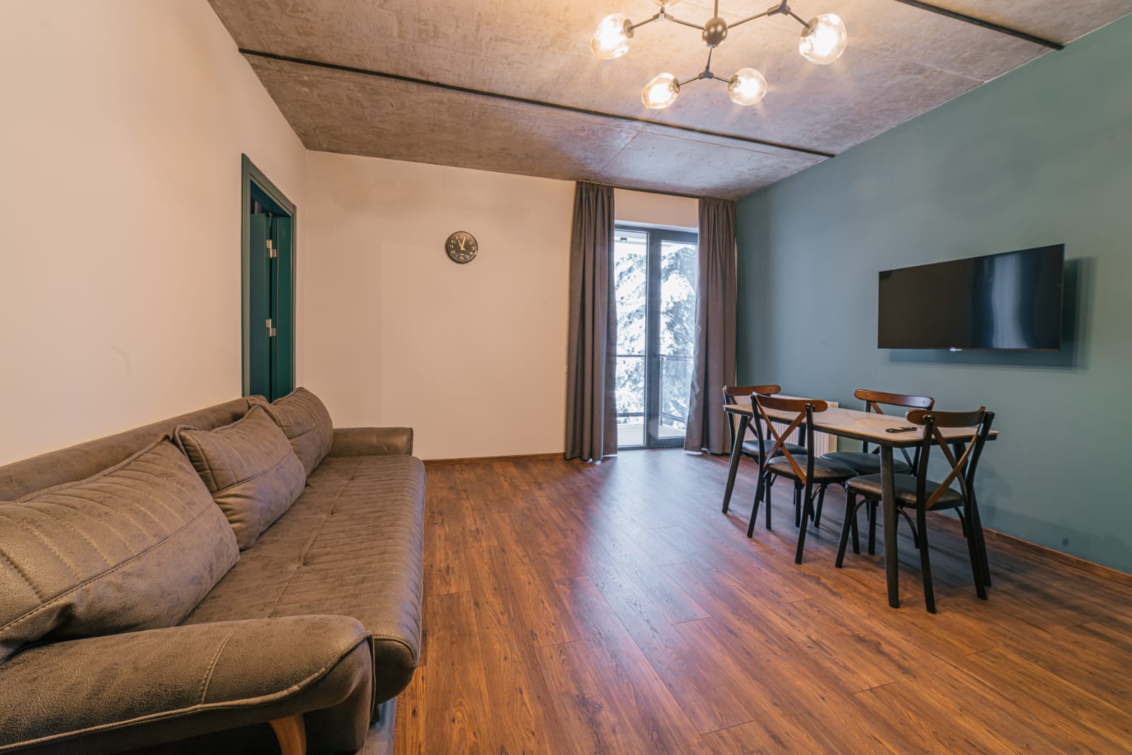 Стильный Люкс с отдельной спальней в Forest Villa