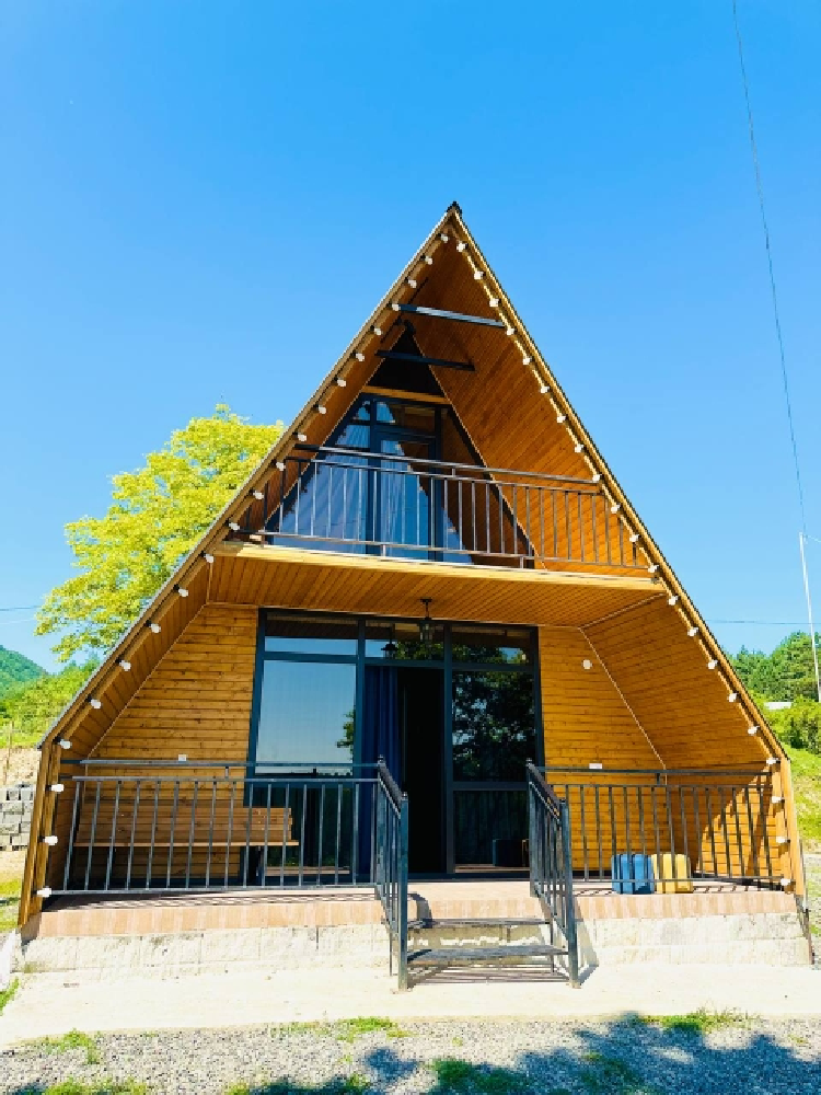 Фото Cozy family-friendly Cottage in Surami