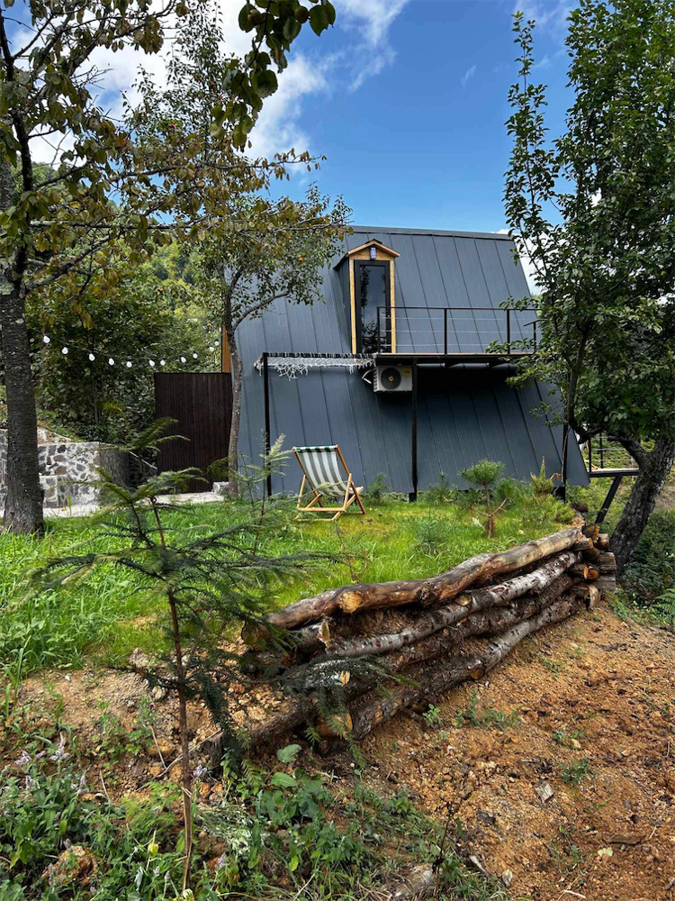 Фото Hillside cottage