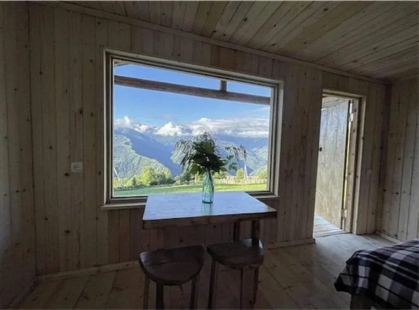 Hut in Heshkili
