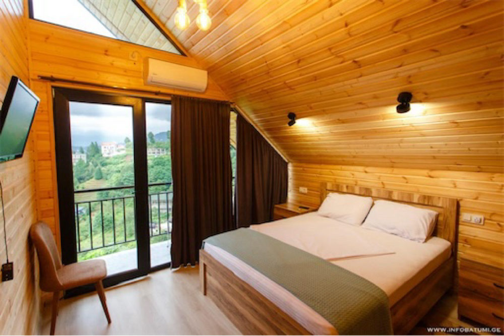 Фото Peaceful family-friendly Cottage in Batumi
