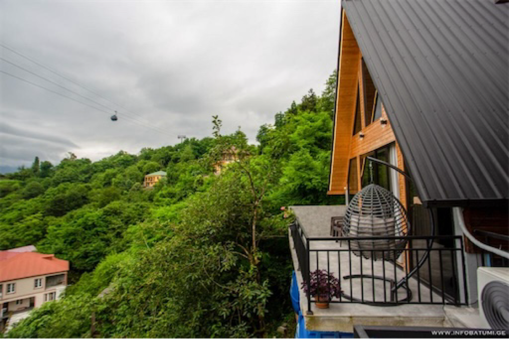 Фото Peaceful family-friendly Cottage in Batumi