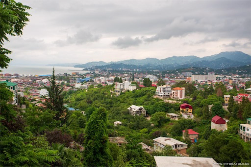 Фото Peaceful family-friendly Cottage in Batumi