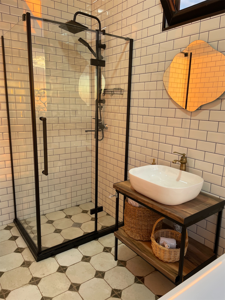 Photo of Sunland with panoramic bath