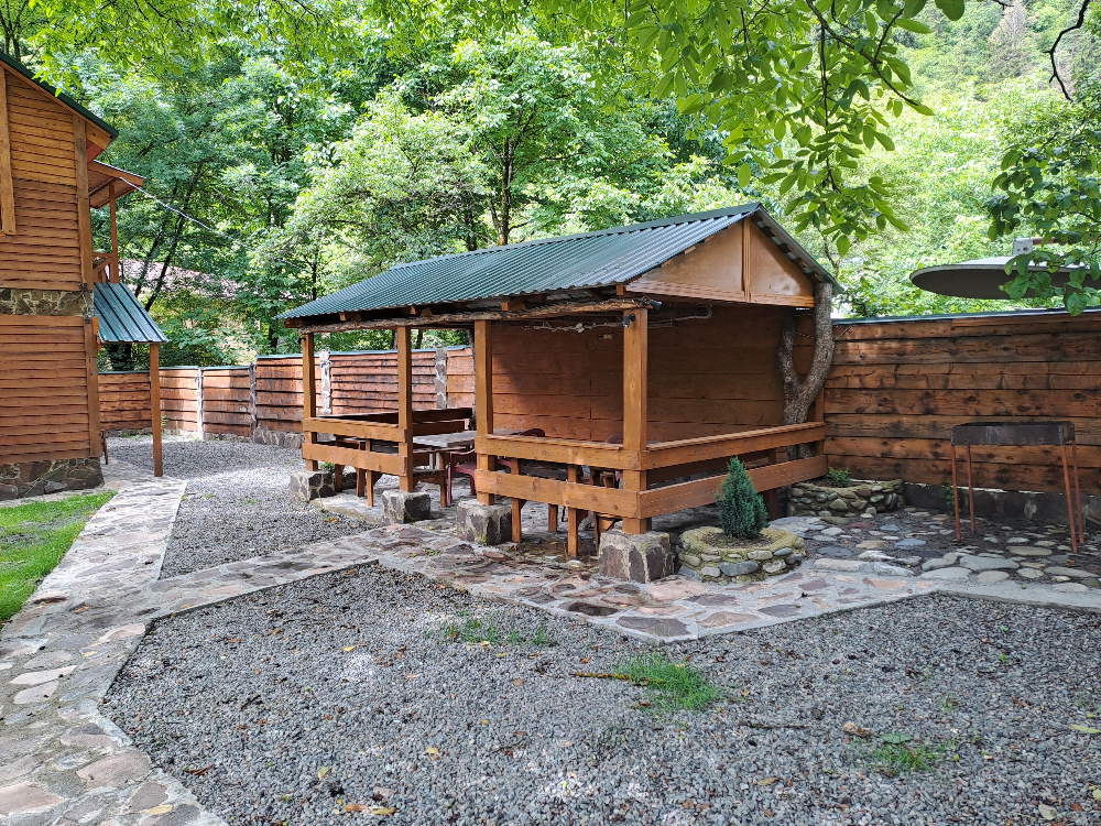 Фото Wooden family-friendly Cottage in Likani