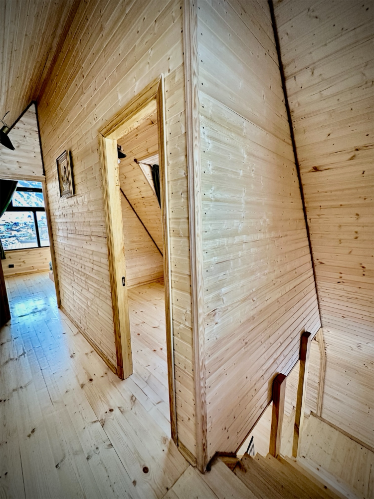 Photo of Wooden family-friendly Cottage in Stepantsminda